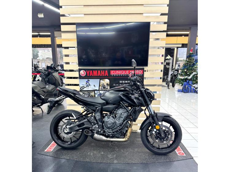 YAMAHA MT07 A2 AKRAPOVIC 1ERE MAIN GARANTIE 12MOIS