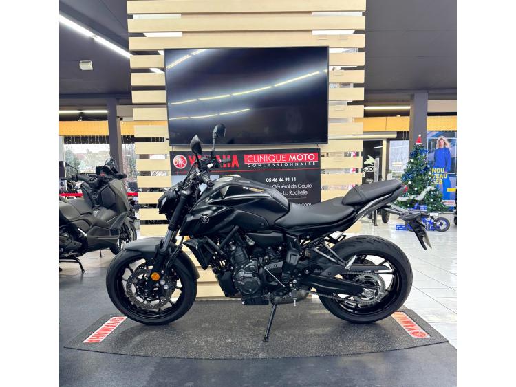 YAMAHA MT07 A2 AKRAPOVIC 1ERE MAIN GARANTIE 12MOIS
