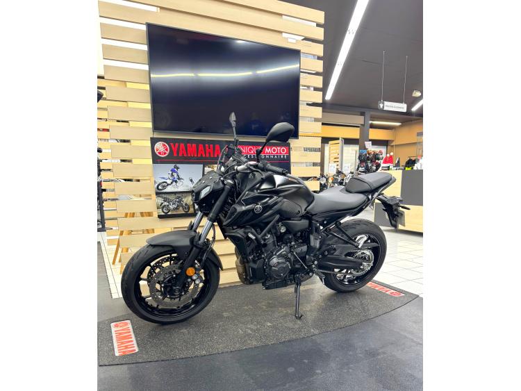YAMAHA MT07 A2 AKRAPOVIC 1ERE MAIN GARANTIE 12MOIS